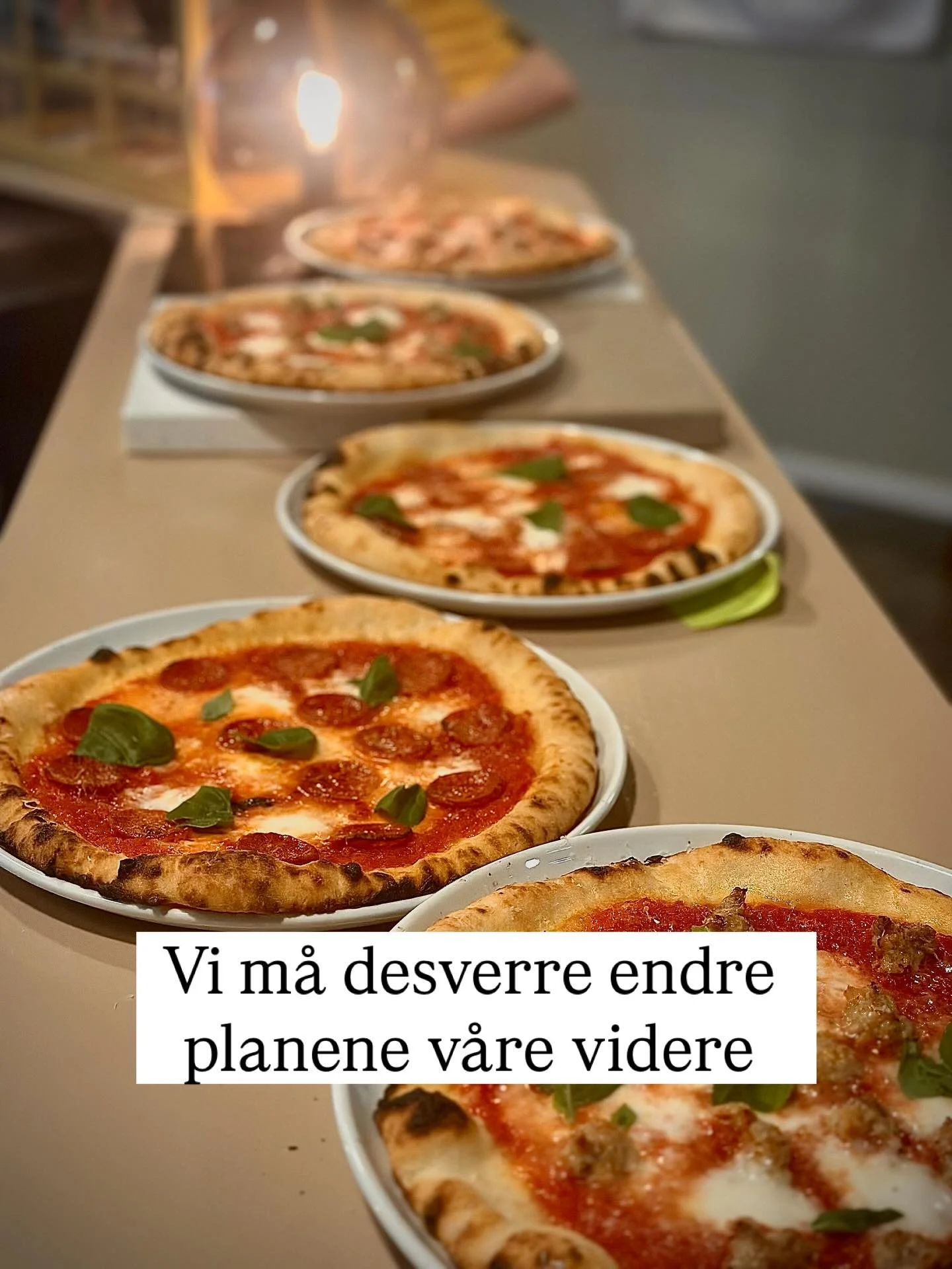 Kj&aelig;re kunder og venner,

Vi m&aring; desverre gi oss med pop up restaurant p&aring; &Aring;rnes for n&aring; grunnet noen uforutsette utfordringer. Vi er veldig lei oss og vi er takknemlig for all tiden vi har hatt der. Vi kommer til &aring; sa