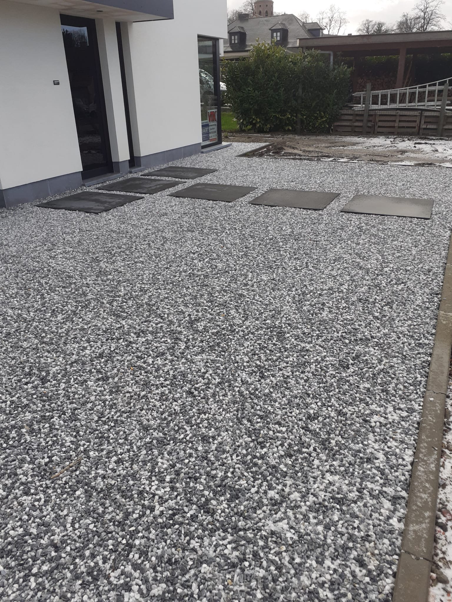 Terras en wandelpad