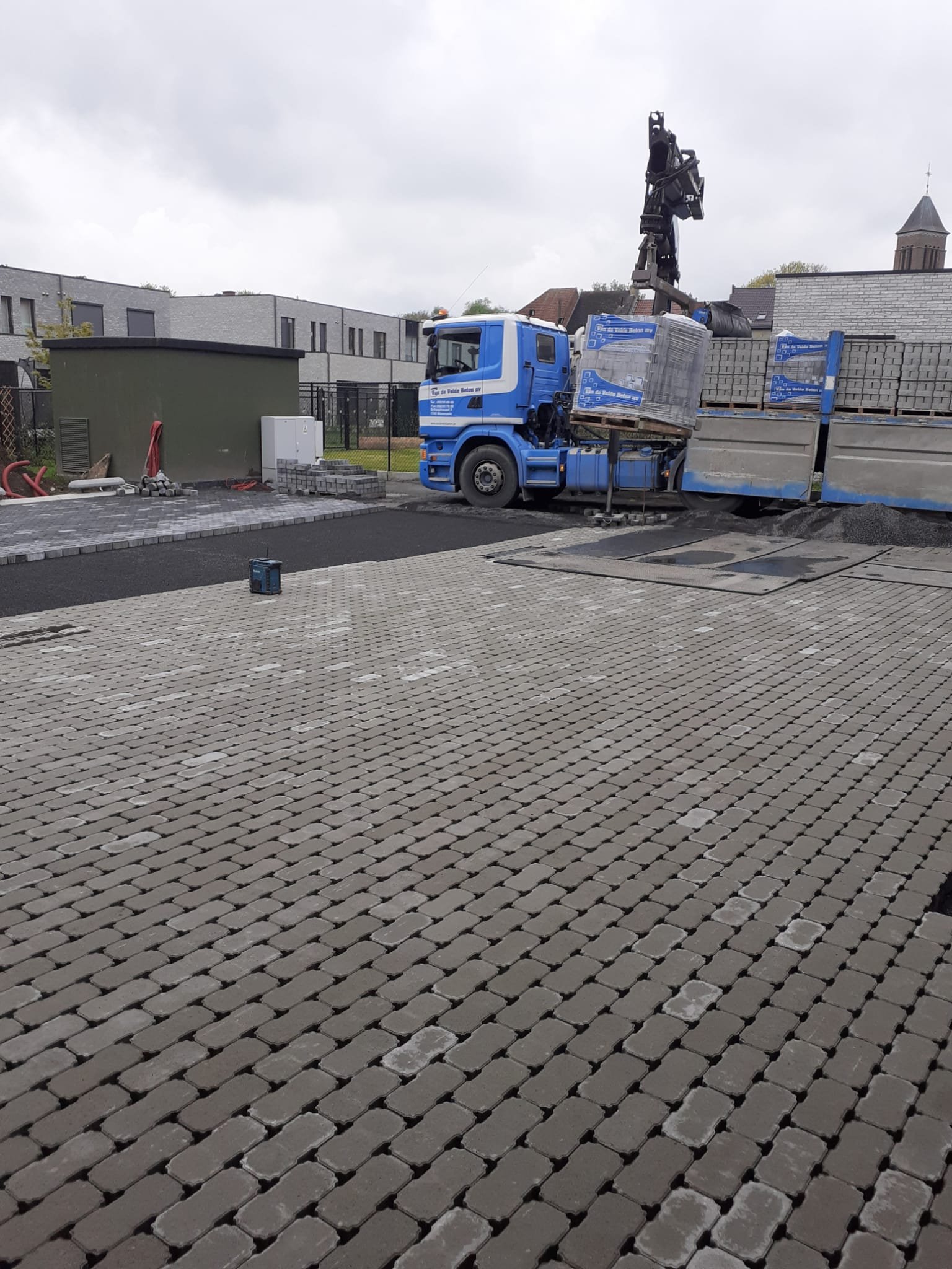 Plaatsing waterpasserende klinkers