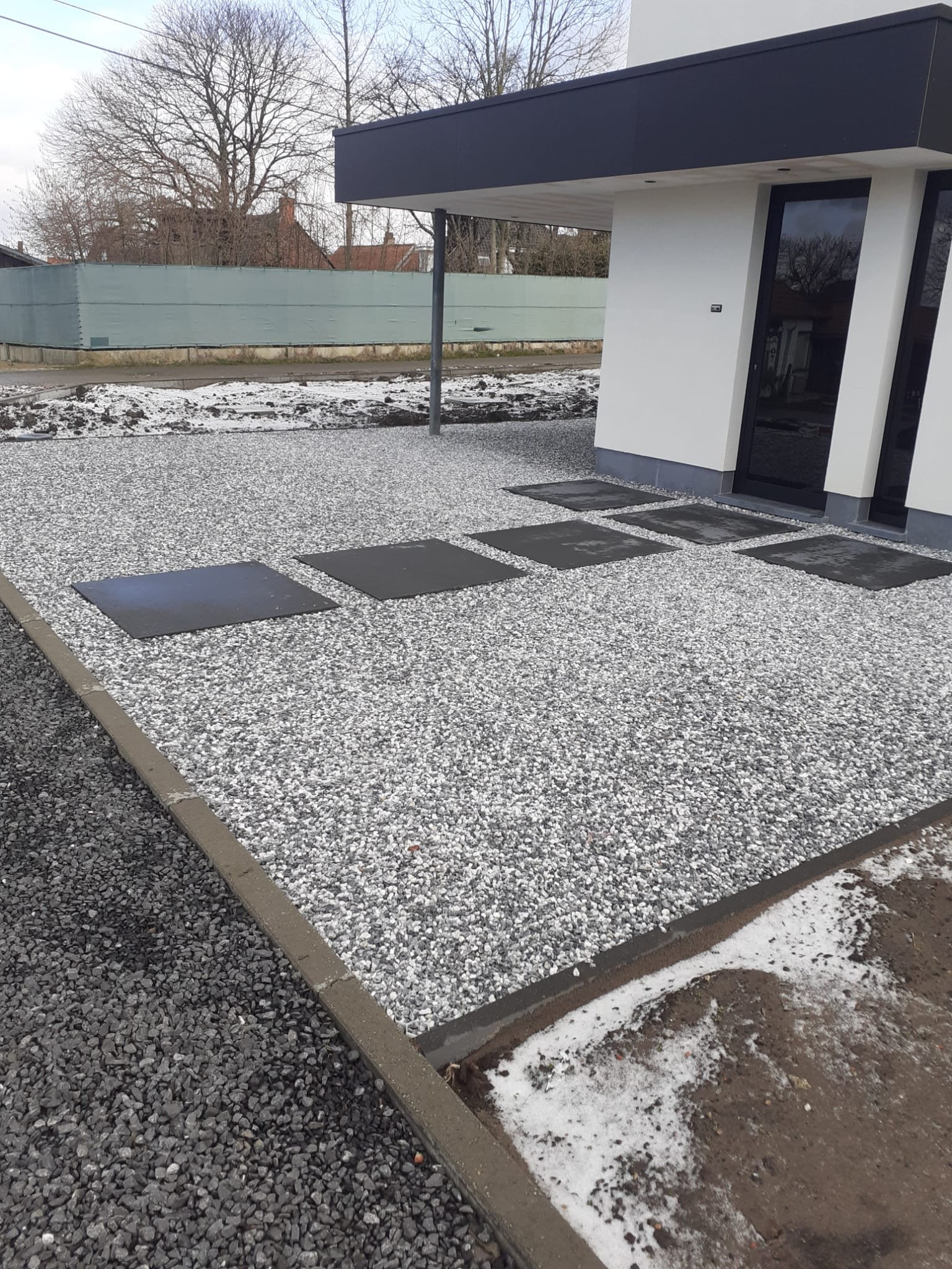 Terras en wandelpad