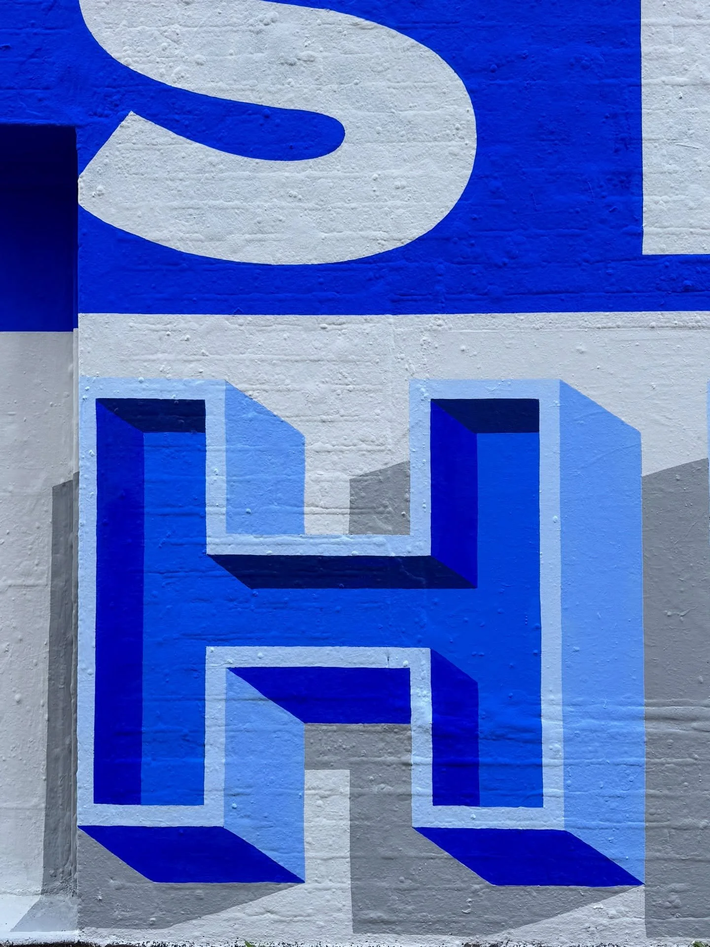 A few little details from the recpiece I painted on Great Eastern Street last week&hellip; a really really dreamy job to be asked to paint in shades of delicious blue 💙

More details coming very soon! 💙