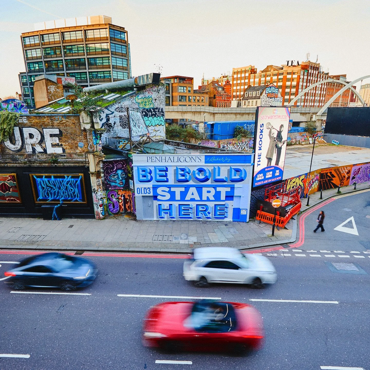 Finally getting round to posting about this ABSOLUTE DREEEEAM JOB 💙

&lsquo;Be Bold Start Here&rsquo; for @penhaligons on Great Eastern Street in Shoreditch. I feel very fortunate to be able to work on a piece like this in a place like that. Thanks 