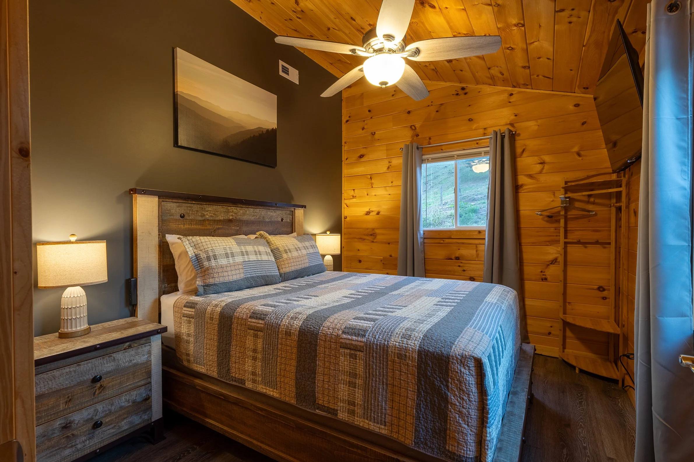 FARMHOUSE QUEEN BEDROOM 2 IMG_8041-HDR.jpg