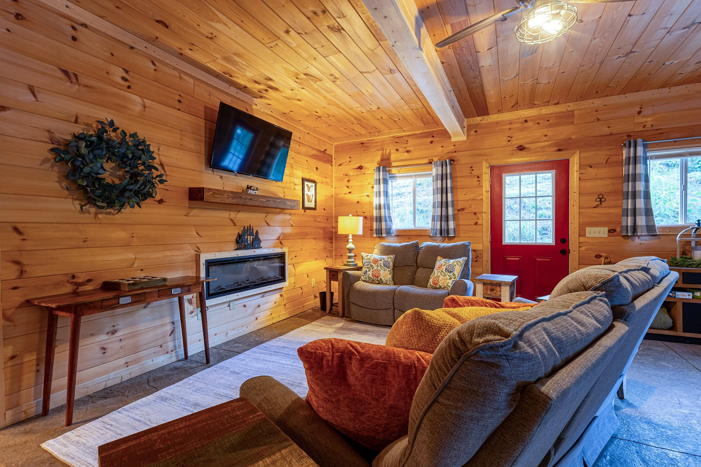 FARMHOUSE INTERIOR LIVING ROOM AREA IMG_7965-HDR.jpg
