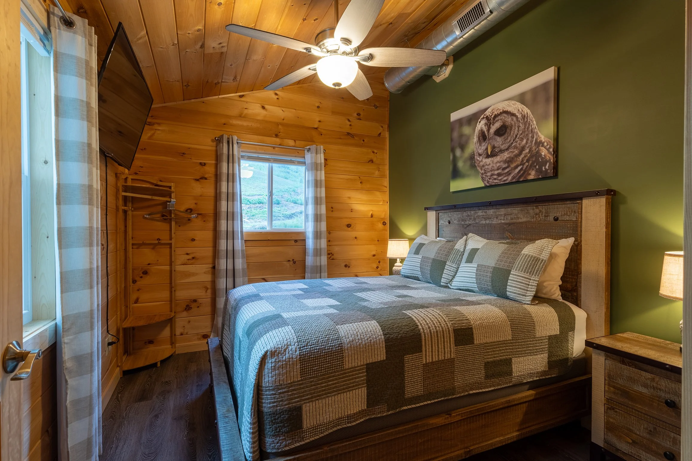 FARMHOUSE QUEEN BEDROOM 1 IMG_8004-HDR.jpg
