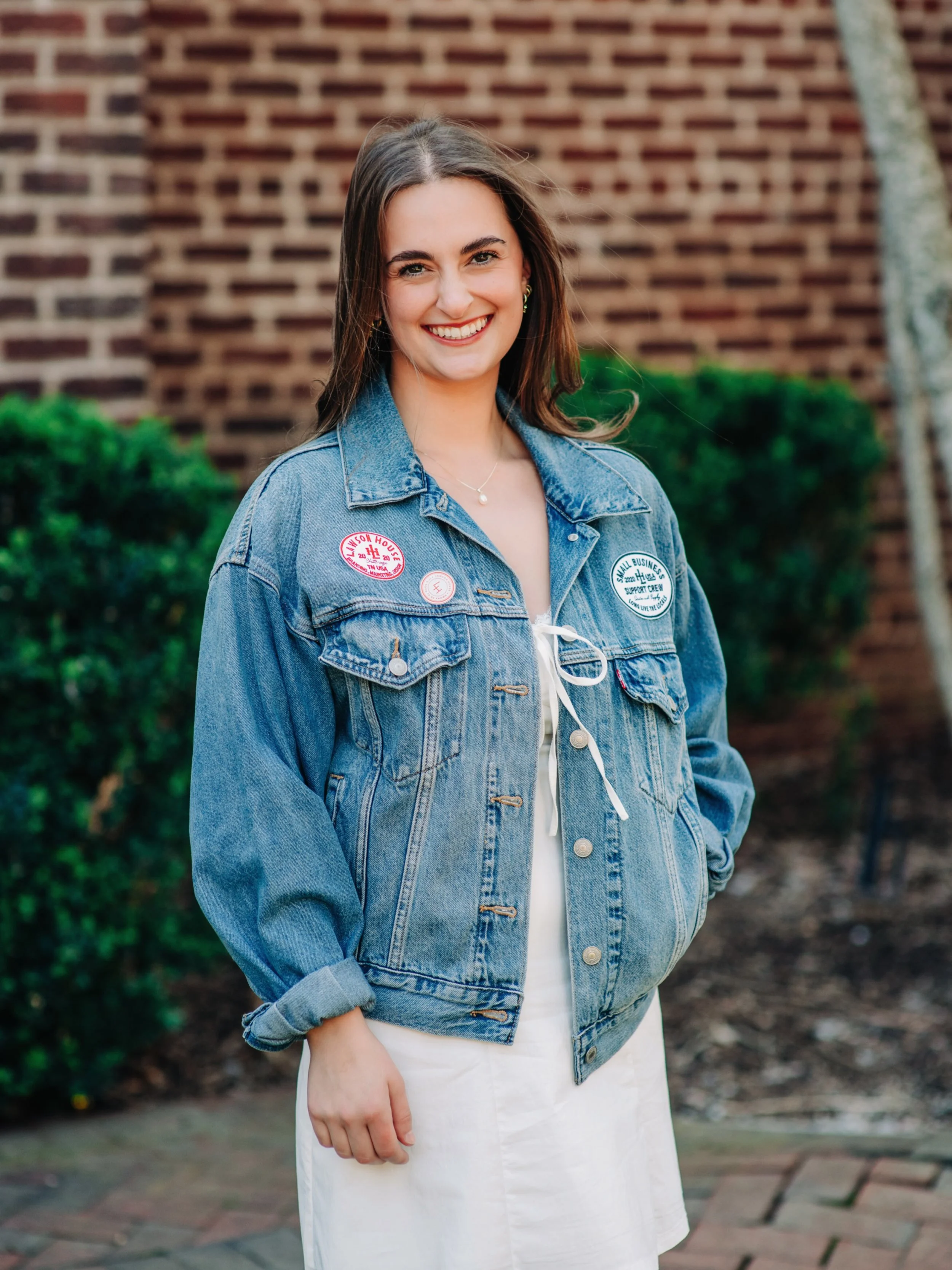 From intern to full-time &mdash; we couldn&rsquo;t be more proud. 🎓✨

@isab.torreg just graduated from UT Chattanooga with a degree in Entrepreneurship, and we&rsquo;re so excited to officially welcome her to the LH team as our new Content Specialis