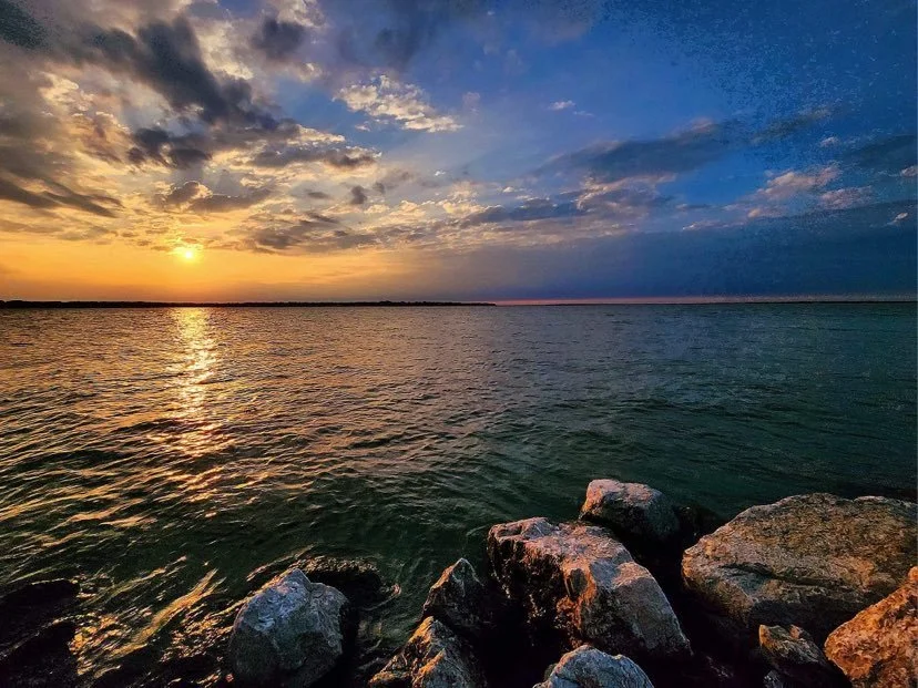 ✨ The New Year at Cedar Creek Lake Has Arrived! Fresh Starts, Local Fun &amp; Scenic Adventures Await!