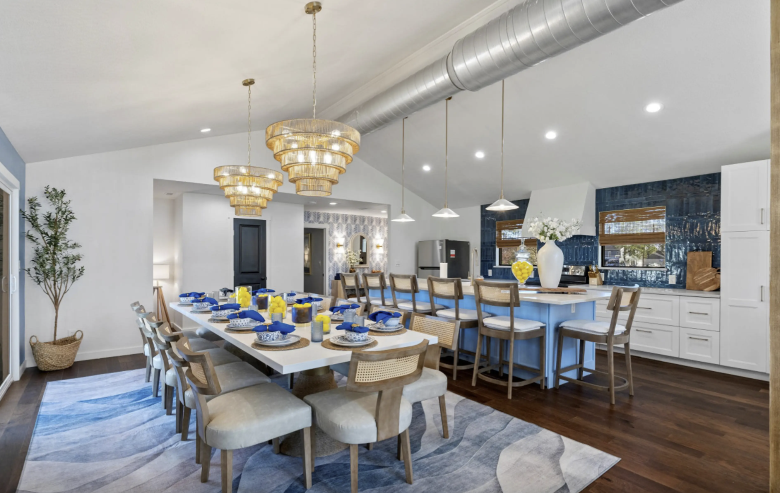 Casa Azul Dining room and kitchen.png