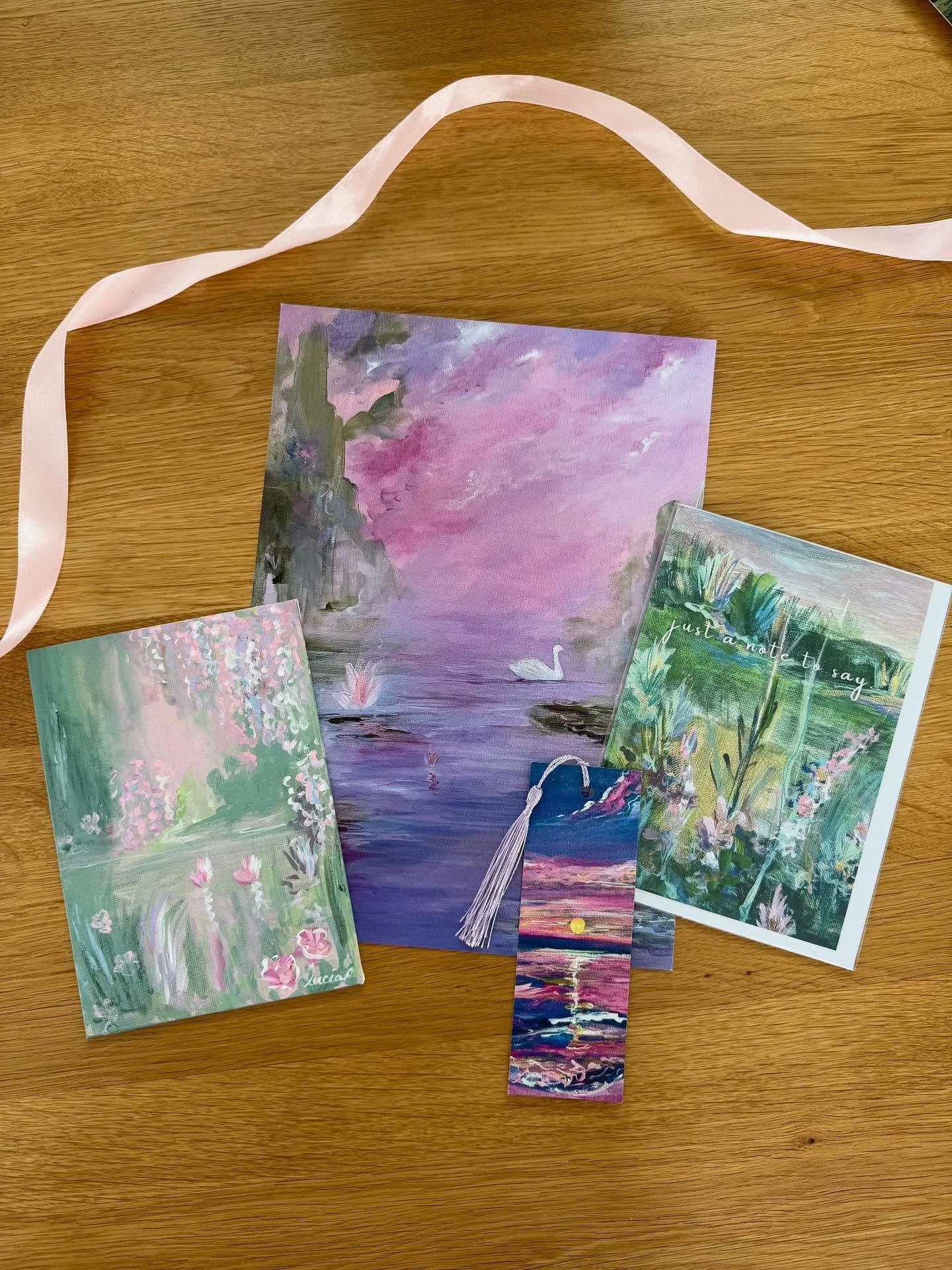 🎀✨ GIFT SETS ARE NOW LIVE 🫶🤍

they&rsquo;re all a one of a kind🥹

each gift set includes:
&bull; an original painting 
&bull; a print 
&bull; bookmark 
&bull; &ldquo;just a note to say&rdquo; greeting card 
&bull; signed certificate of authentici