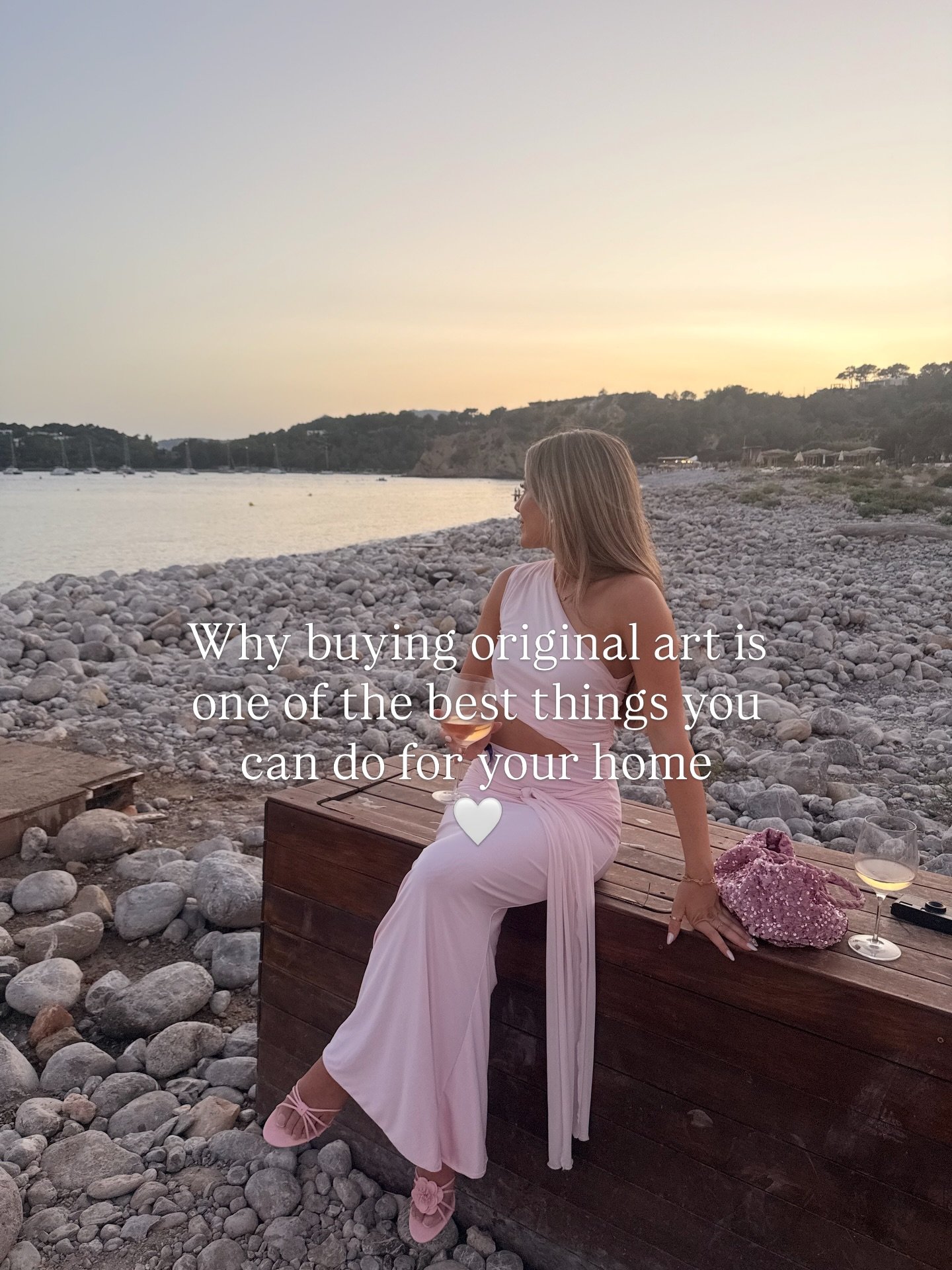 have you ever thought about what it means to own an original painting?🥹 like really.. 

I&rsquo;ve realised it&rsquo;s about so much more than just filling an empty wall

original art holds memories, it can create a peaceful energy in your home, it 