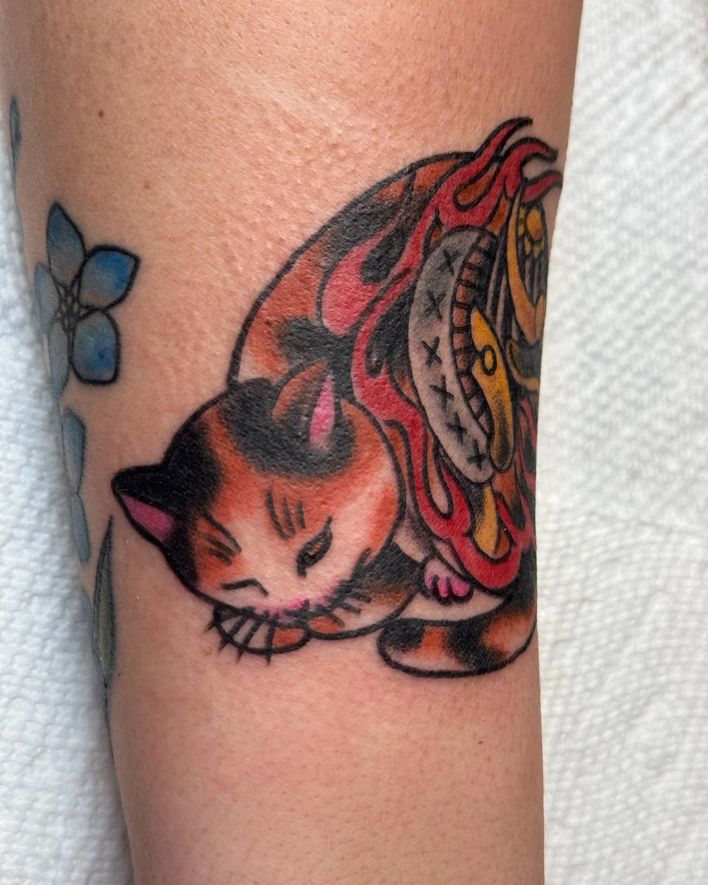 Made by @rayhartflores #japanese #cat #cattattoo #customtattoo #petportraittattoo #petportrait #monmoncat #samurai #japan #anime #kawaii #japanesetattoo #njtattoo #newbrunswicknj #rutgers