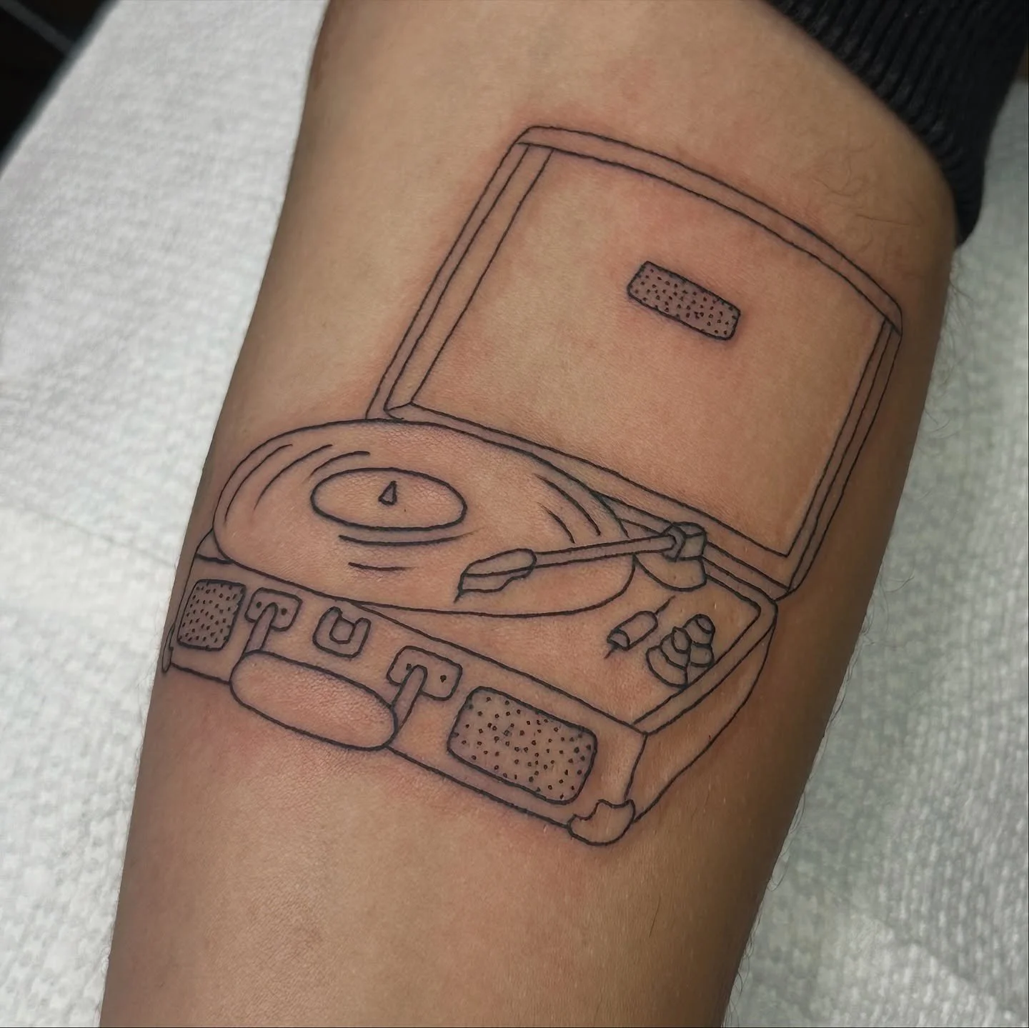 Done by @verywalkintattoo // @verycontent