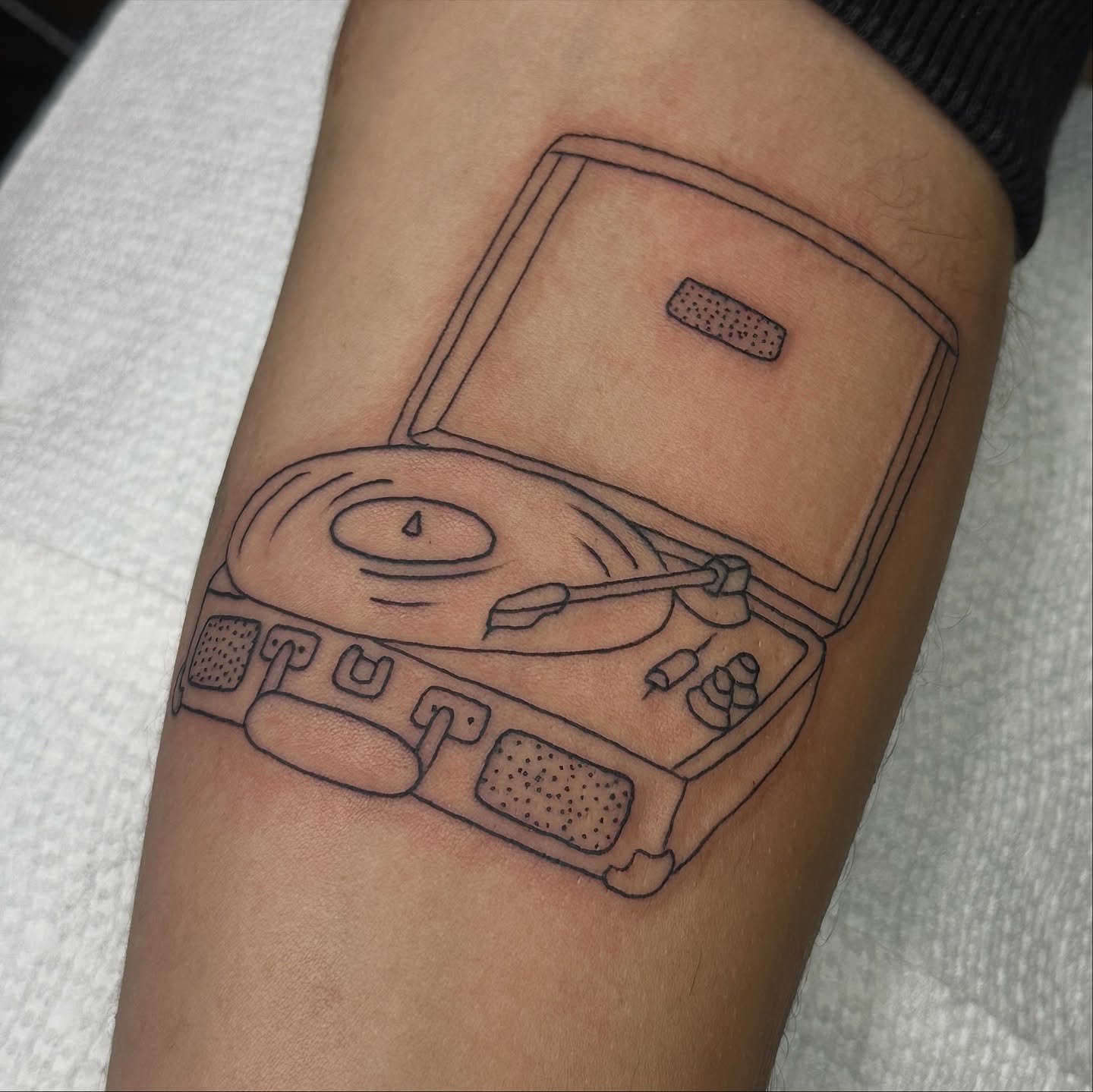 Done by @verywalkintattoo // @verycontent