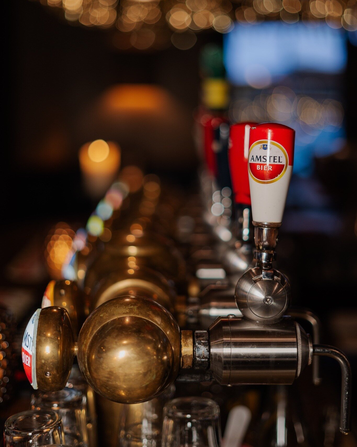 Fluitje of een vaasje? 🍻

 #amstelbier #bier #bieren #paardje #depijp #depijpamsterdam