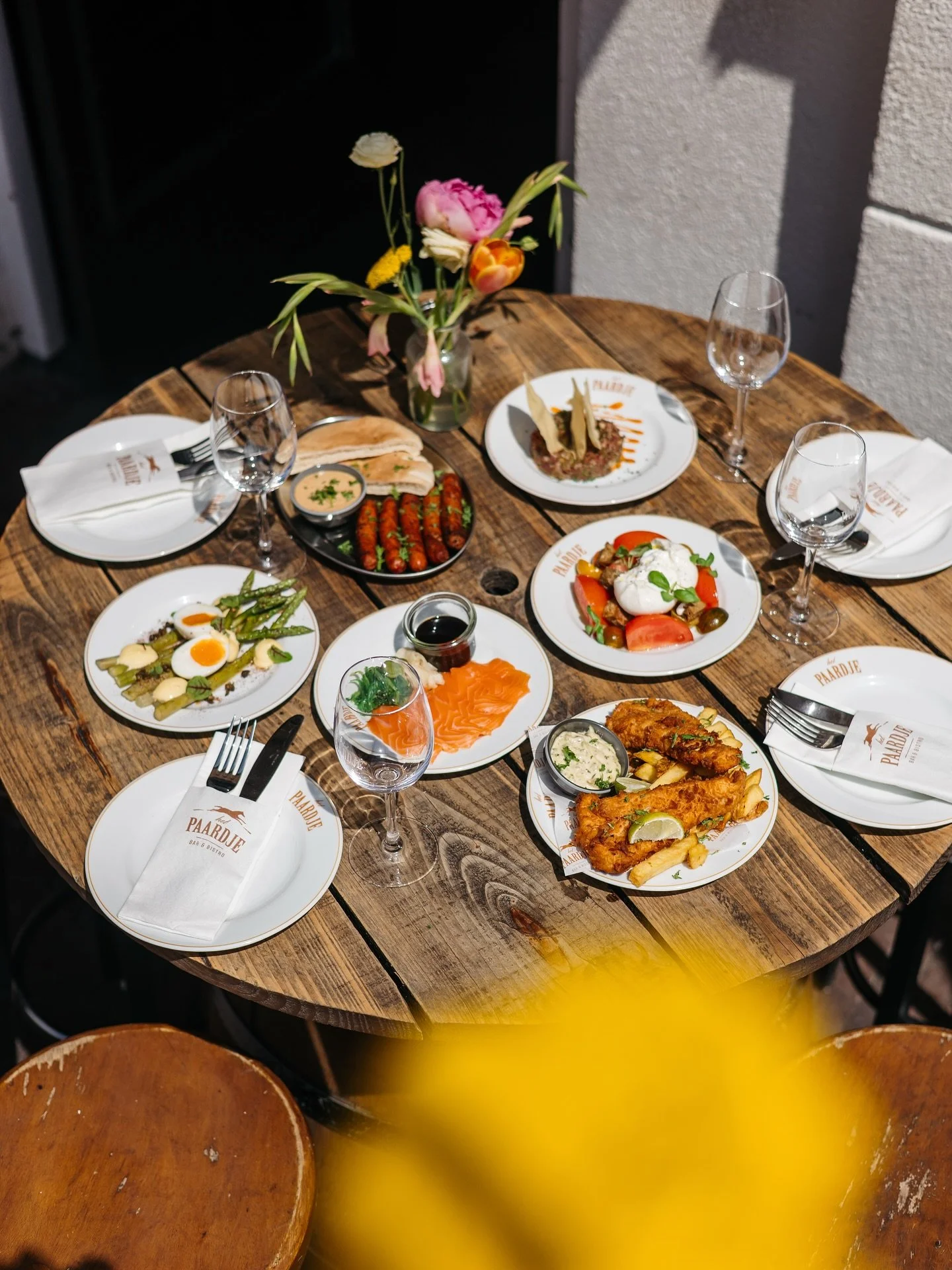 Nieuw bij Het Paardje: shared menu 🐎

Voor verjaardagen, borrels, feestjes of gewoon om gezellig met de familie te eten!

Reserveren voor een groepsdiner kan via het groepsformulier op de website. 

Gewoon op het Gerard Douplein in de zon, of heerli