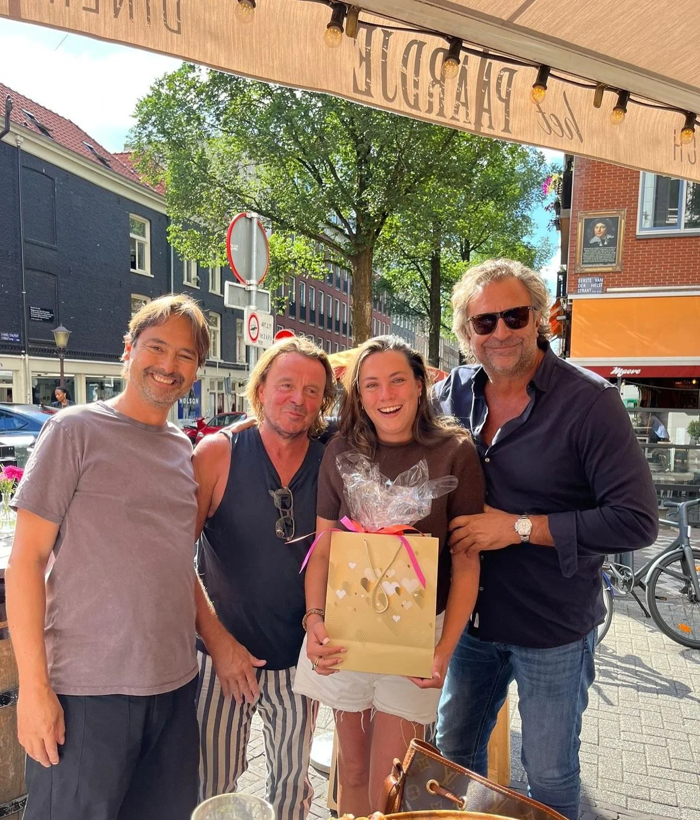 Het beste paard van stal! 🐎🧡

Alweer 10 jaar werkzaam bij Het Paardje! 🥂

Op nog vele jaren!!!