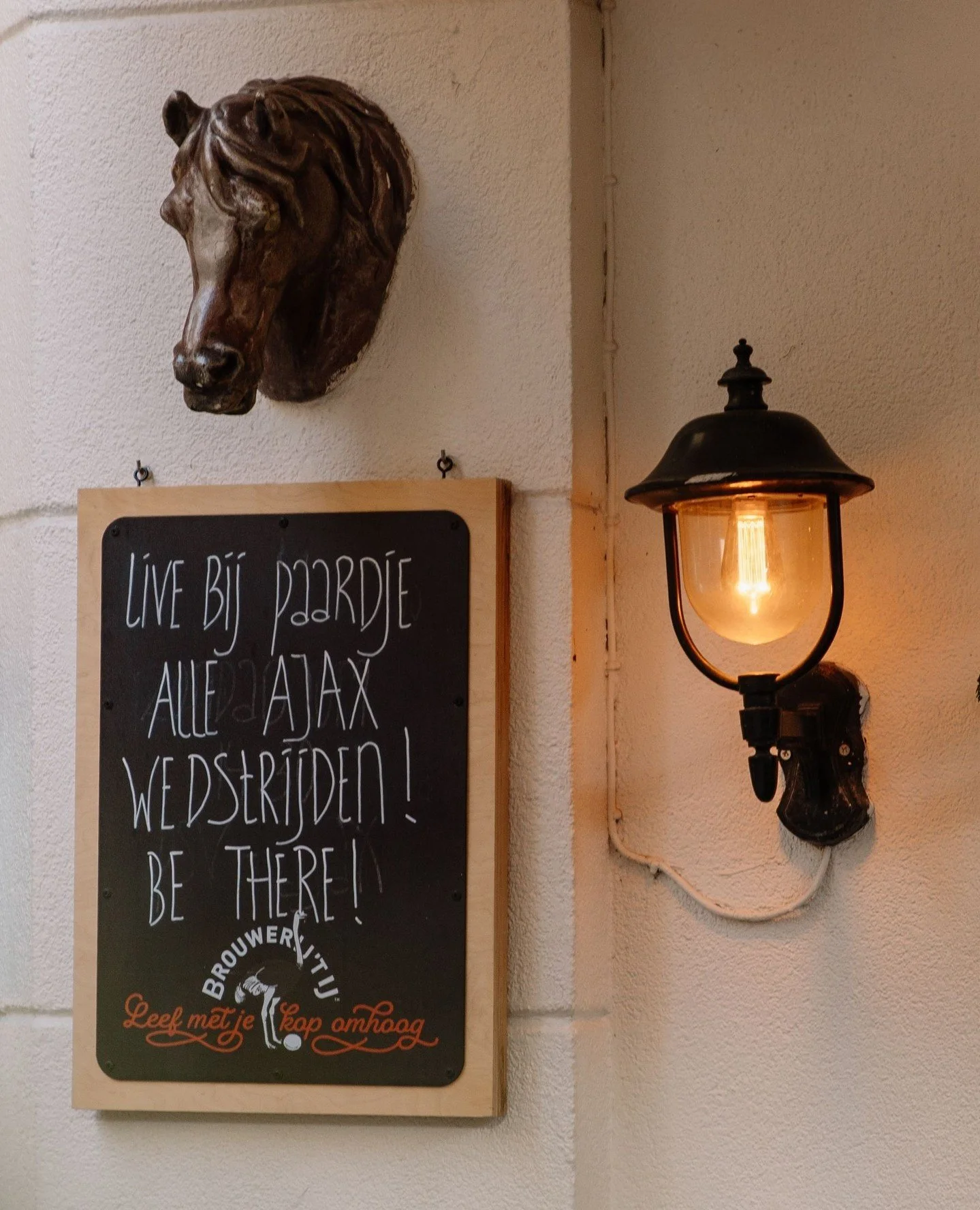 Vanmiddag om 14:30 fluitje aan de bar? ⁠
⁠
Neemt AJAX vanmiddag revanche op AZ?⁠
Bekijk de wedstrijd op groot scherm bij het Paardje!⁠
⁠
⁠
⁠