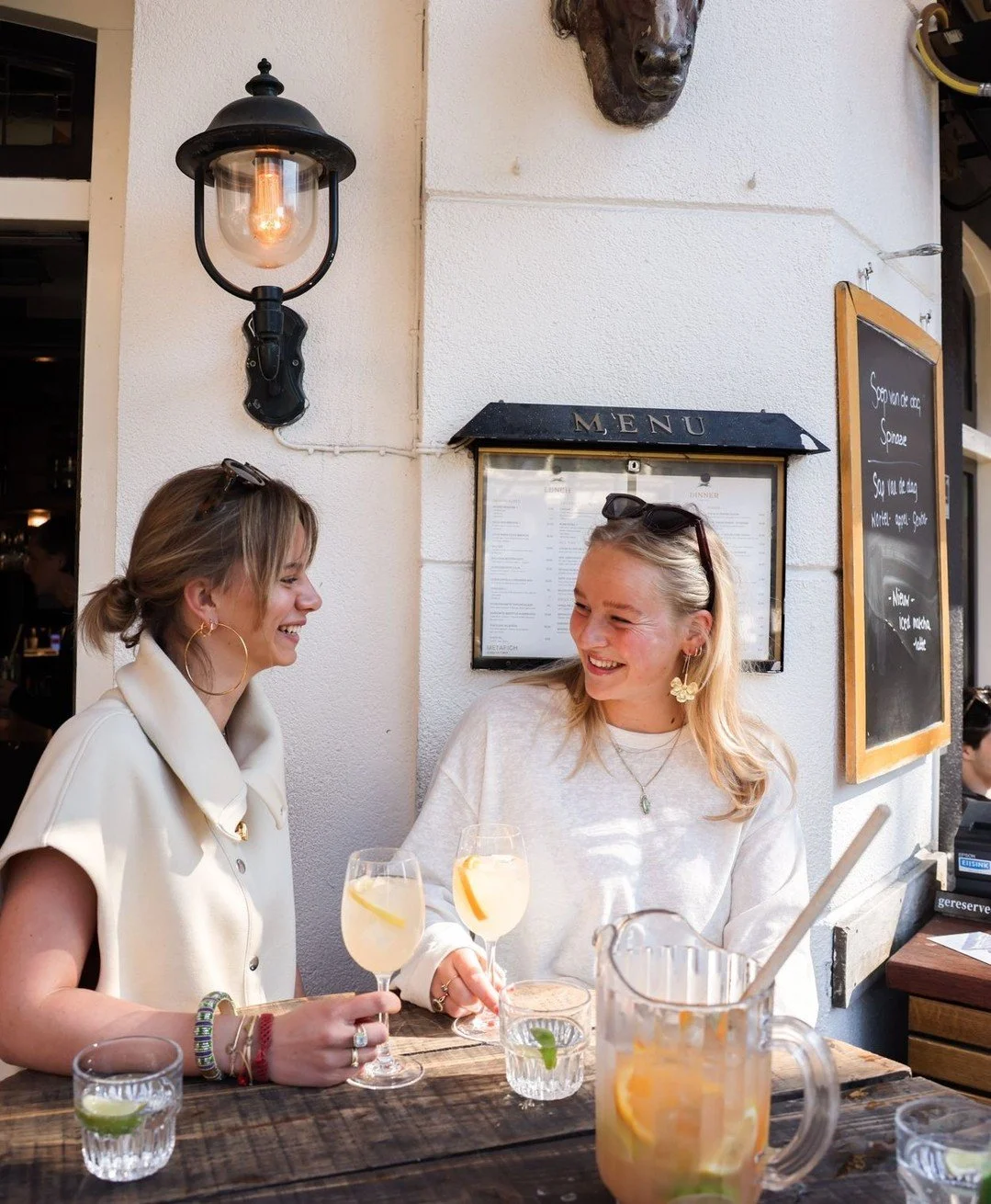 Ik zou maar snel even de weerapp voor morgen checken.....en een plekje op ons terras reserveren. ;)⁠
⁠
⁠
⁠