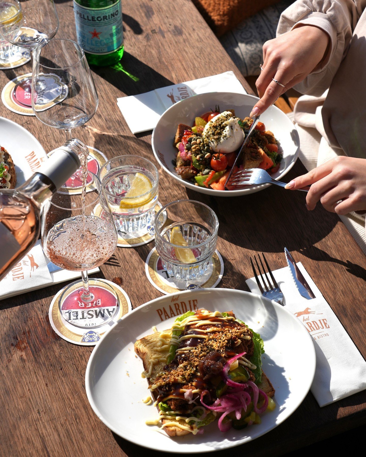 Ik zou het wel weten vandaag!

Schuif aan bij het zonnigste terras van de pijp voor een heerlijke lunch!