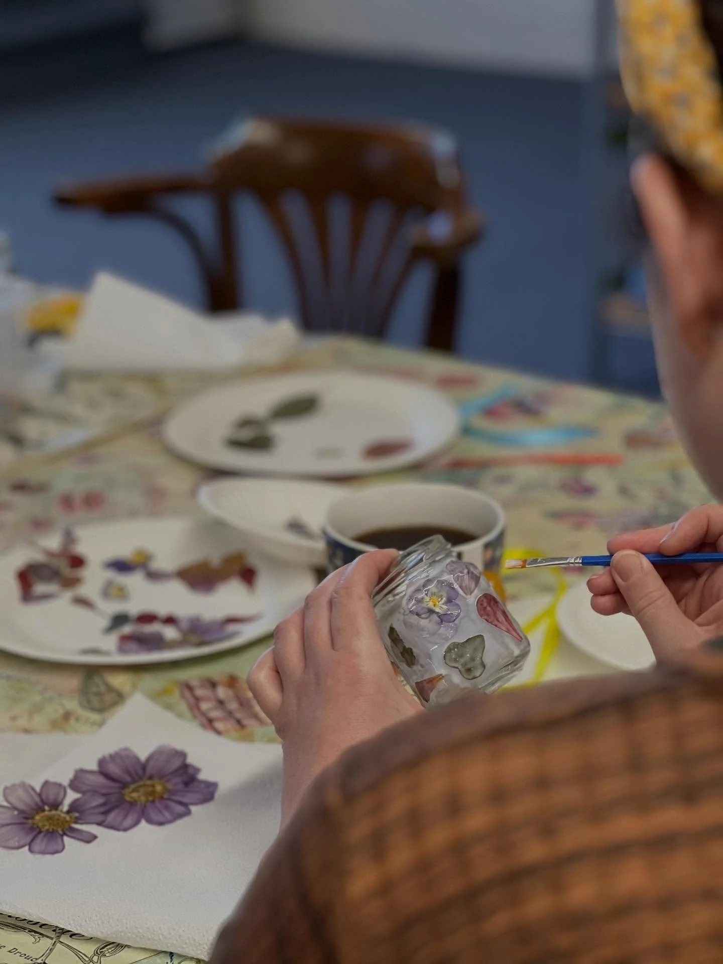 We had the loveliest morning at The Harmony Centre Bridport creating pressed-flower tealights.

Last month we carefully pressed all our blooms&hellip; and today felt like opening a box of tiny floral treasures &mdash; colourful, delicate, like petal 