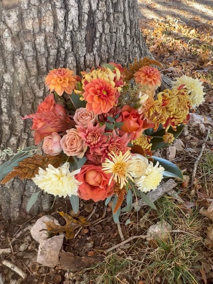 I&rsquo;m still sighing over the warm romantic vibes in Maggie&rsquo;s bouquet. It was a sweet, gentle way to end the season for a November barn wedding at @uniongrovefarm.  I love the honey spice tones! 🧡

And I&rsquo;m so happy that the dahlias he