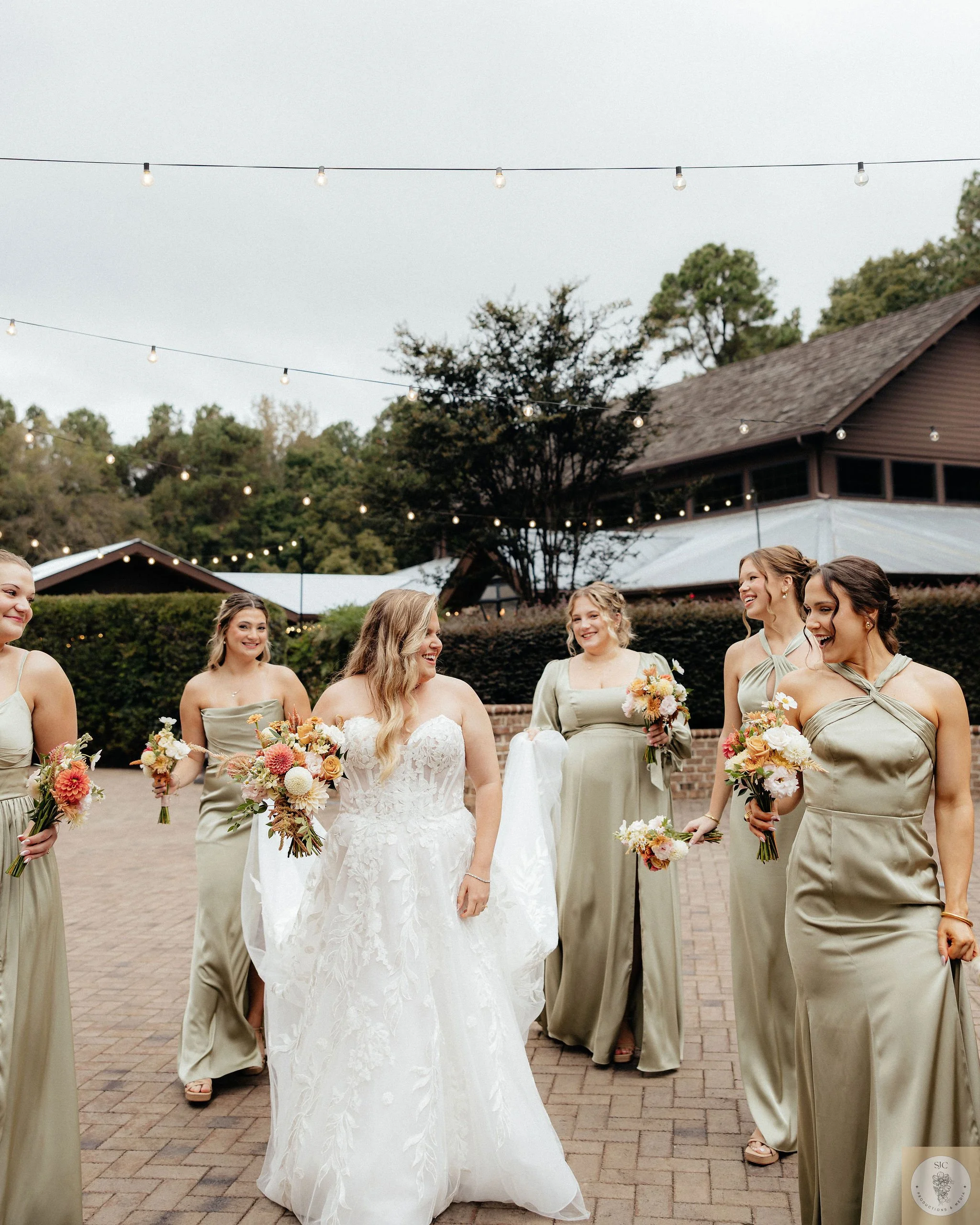 Garden style wedding flowers for an October wedding in the NC Triangle area