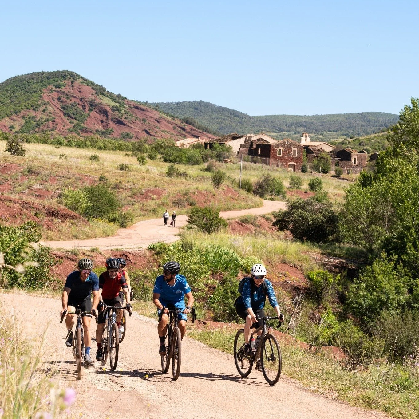 🚴&zwj;♂️ Entre v&eacute;lo et histoire !

Avec un Moniteur ou une Monitrice-Guide MCF, le v&eacute;lo devient un v&eacute;ritable voyage : on explore les sentiers, on traverse les paysages&hellip; et on d&eacute;couvre le patrimoine qui nous entoure