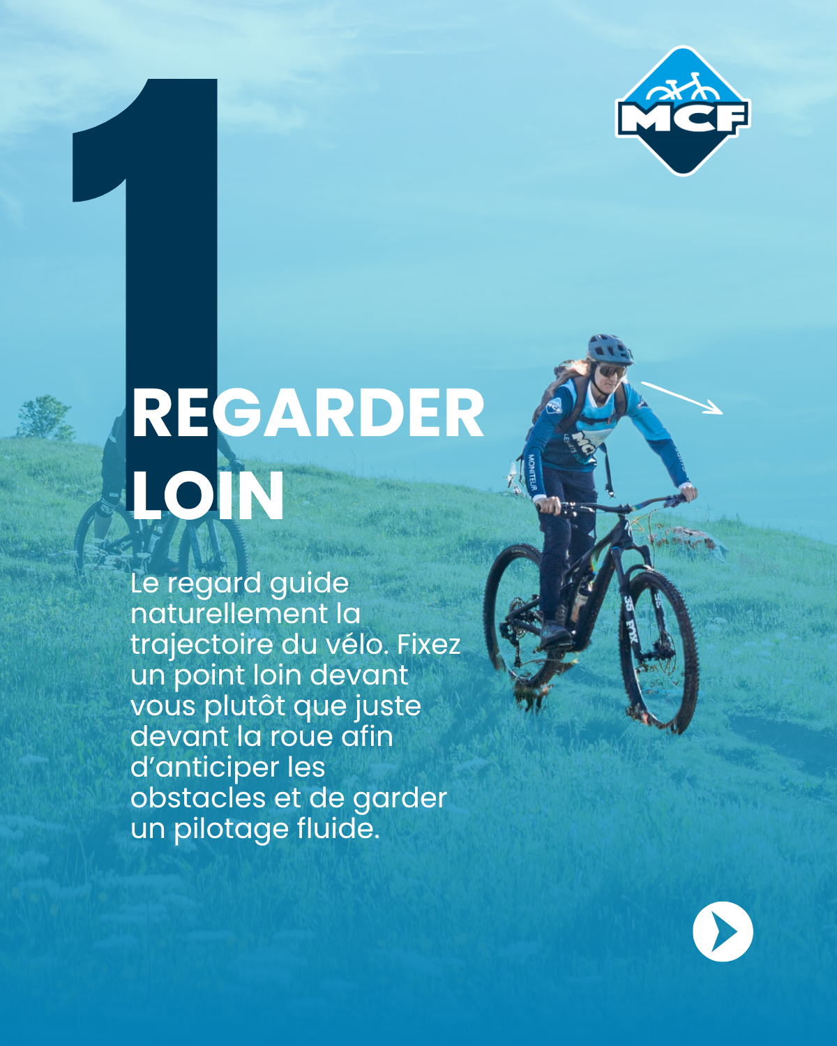 Débutant en VTT apprenant à regarder loin pour anticiper sa trajectoire lors d'un cours avec un Moniteur-Guide