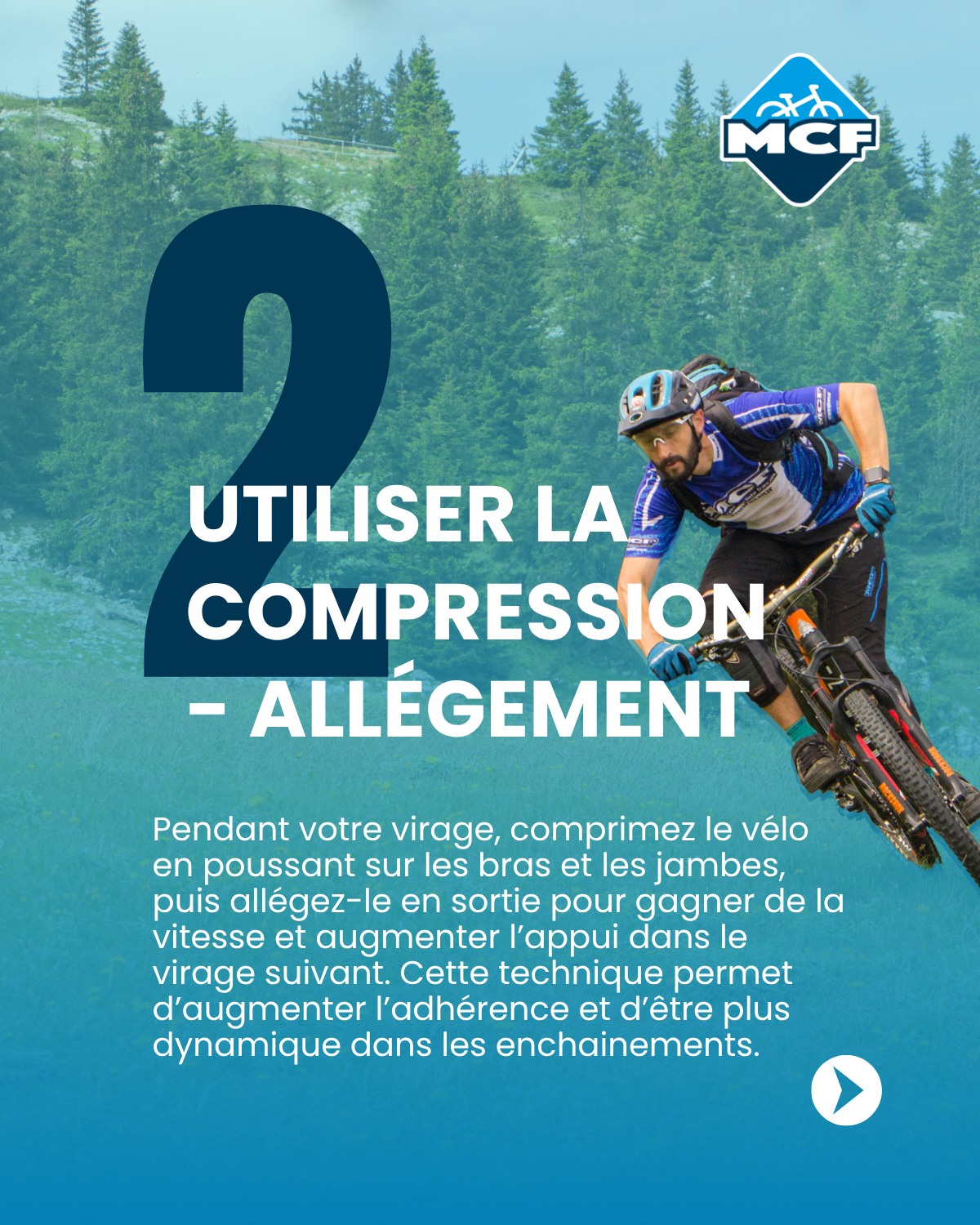 Pilote VTT utilisant la compression et l'allégement pour gagner de la vitesse dans un enchaînement de virages