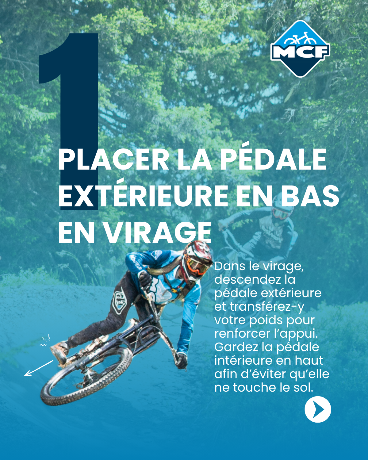 Vététiste utilisant la pédale extérieure basse pour améliorer son adhérence et sa stabilité dans un virage