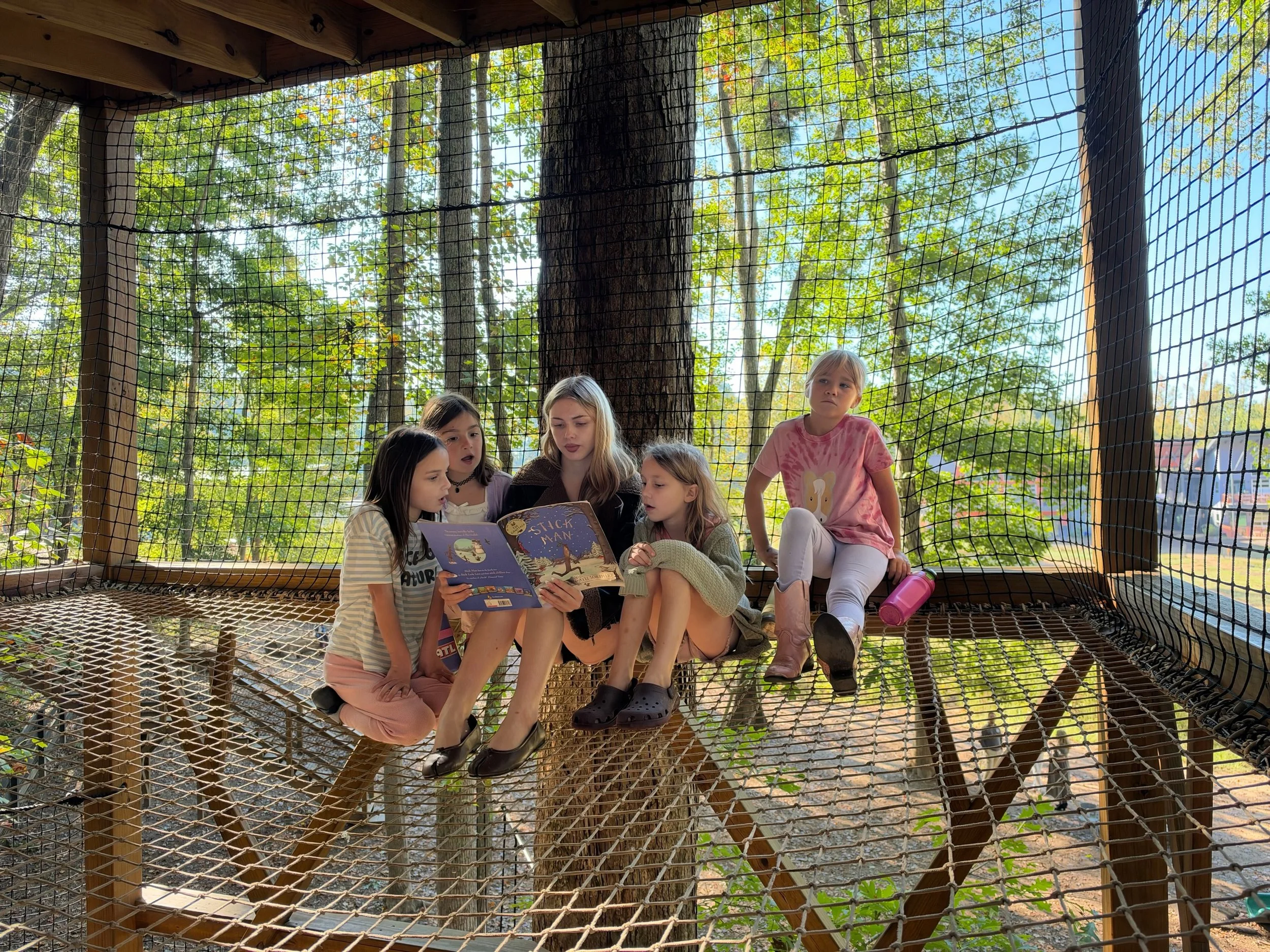 High Schoolers took Mountain Studio to the treehouse today for Pop Up Reading Buddies, making it a very special Tuesday! 💫