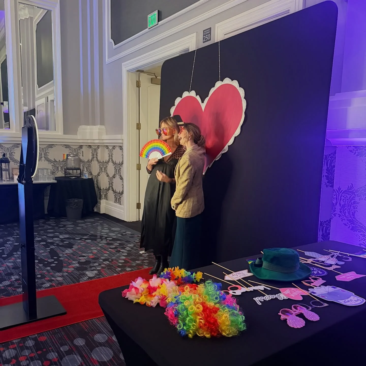 Last night we were at @embassysuitespdx celebrating Emilie & Allie π₯ 
Such a fun night!! πΈπΈ
#wedding #photobooth #pdx #oregon #pnwwedding