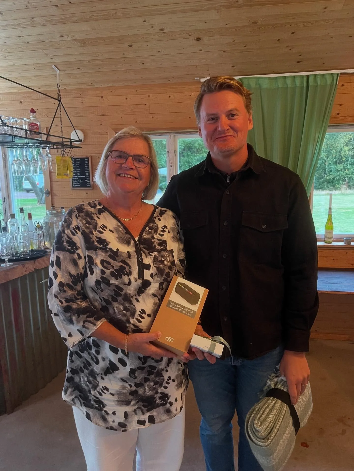 Igår avgjordes årets klubbmästerskap i strålande solsken och lurig blåst ⛳️. Hela 41 golfare gjorde upp i fem klasser.
För tredje året i rad tog Niklas Logan och Lena Sandin hem klubbmästerskapstitlarna.