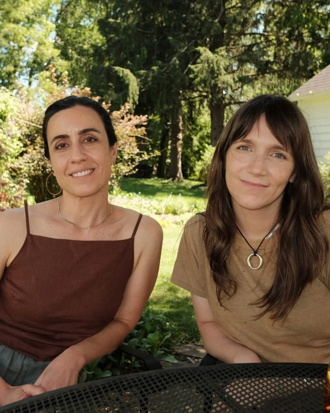 A Fountain rendezvous lunch in the garden. Slide 4 is the real us. 🌿

Snapped by @phillippastore
