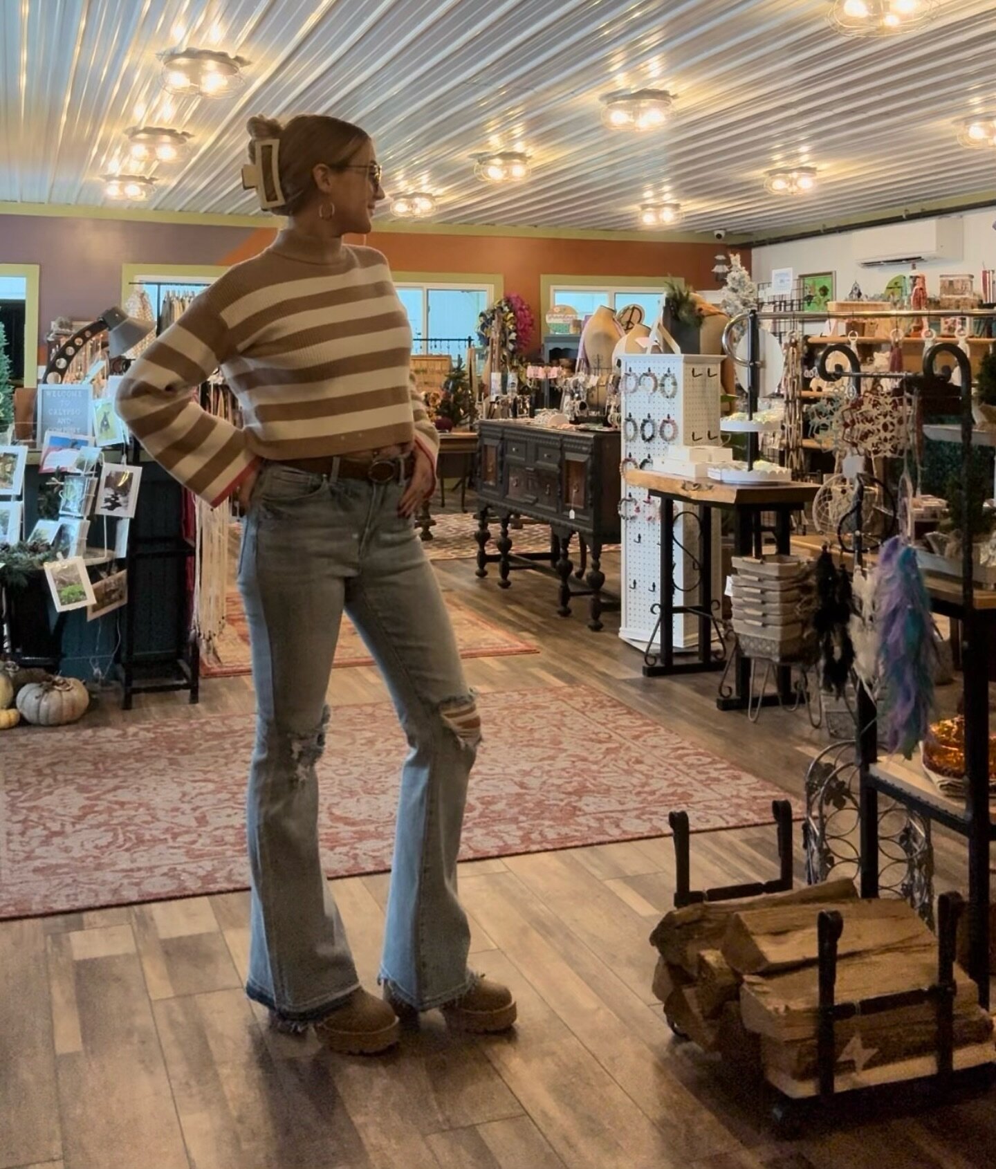 Start gearing up for Valentine&rsquo;s by stopping in and seeing what&rsquo;s new! 💕
-
Also, how CUTE is this jeans and boot combo from @fashionablylatestyling ?? 😍

If you haven&rsquo;t already stopped in to see them at 210 Chestnut Street, St Mar