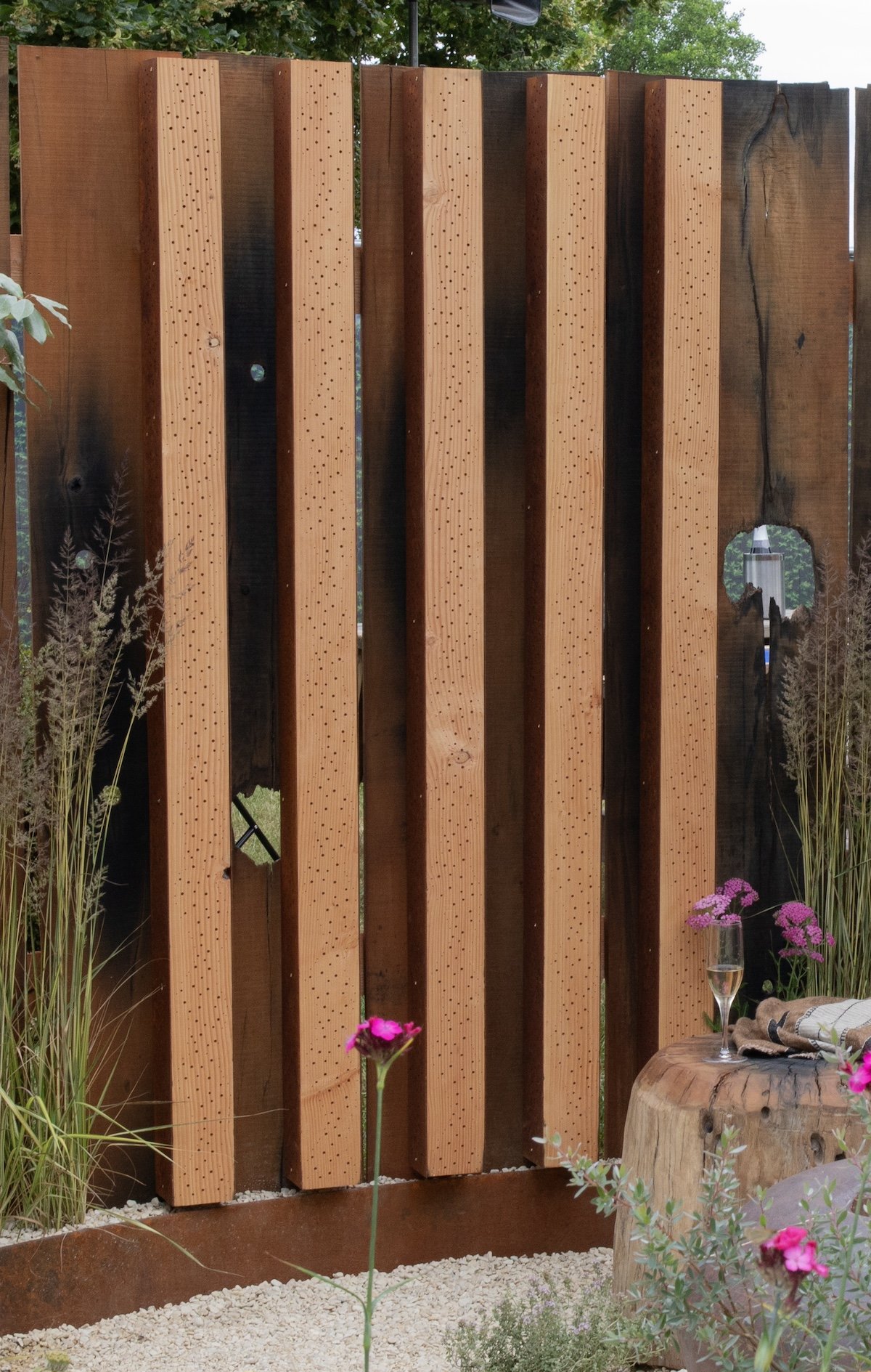 Habitat poles support small bees and wasps