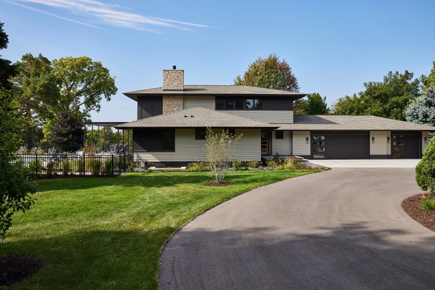 The Fairway Residence project featured both a remodel and an addition, transforming the exterior landscape into a Midwest retreat.

See the before shots and the impact of the exterior design, which includes a newly designed backyard with a pool.

Con