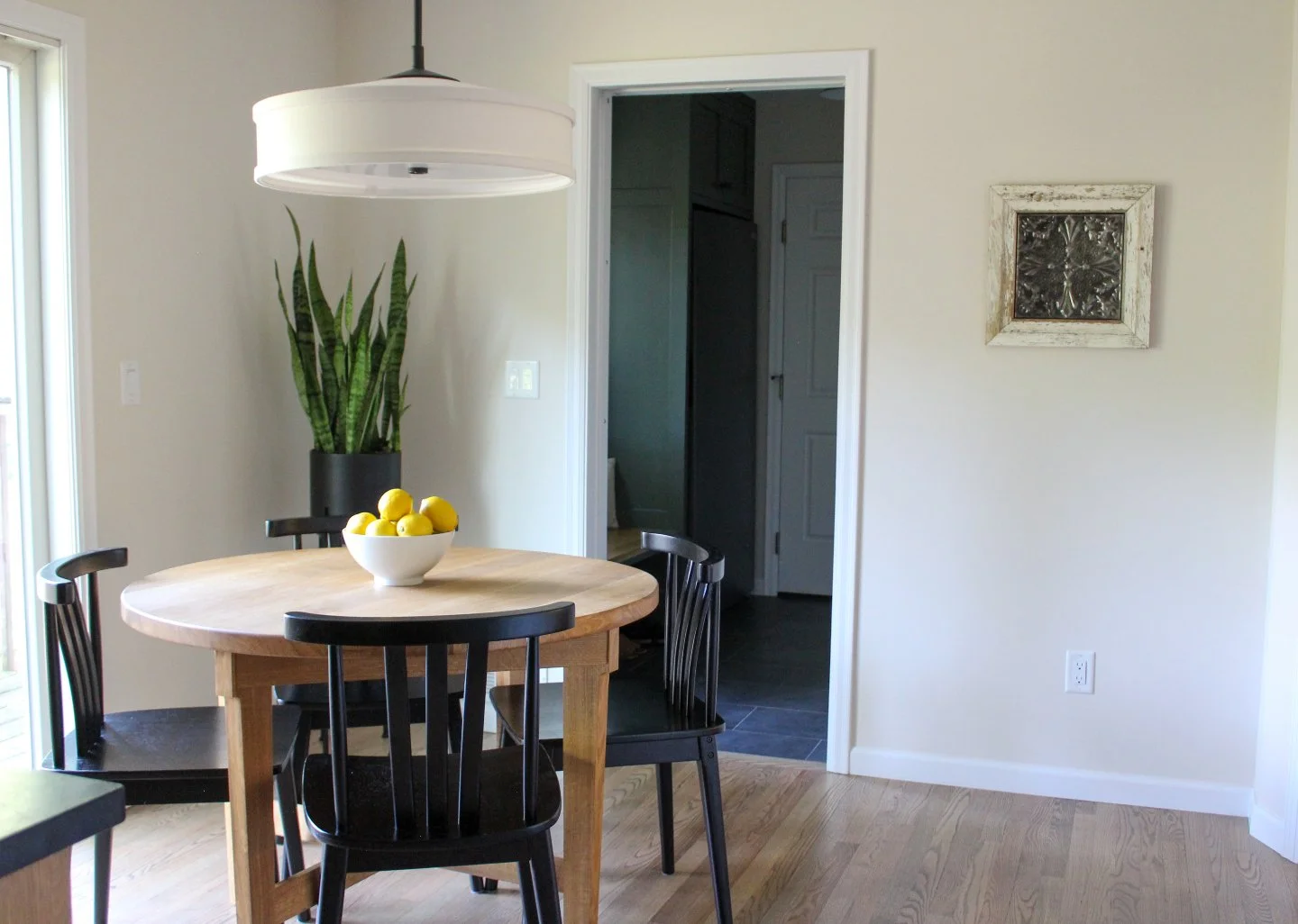 The dining room of the Chatham Residence features a table made by our client&rsquo;s brother, adding a really personal touch to the space. 

Scroll to see the engraved details up close.

Architectural &amp; Interior Design: @willspencerstudio
Build: 