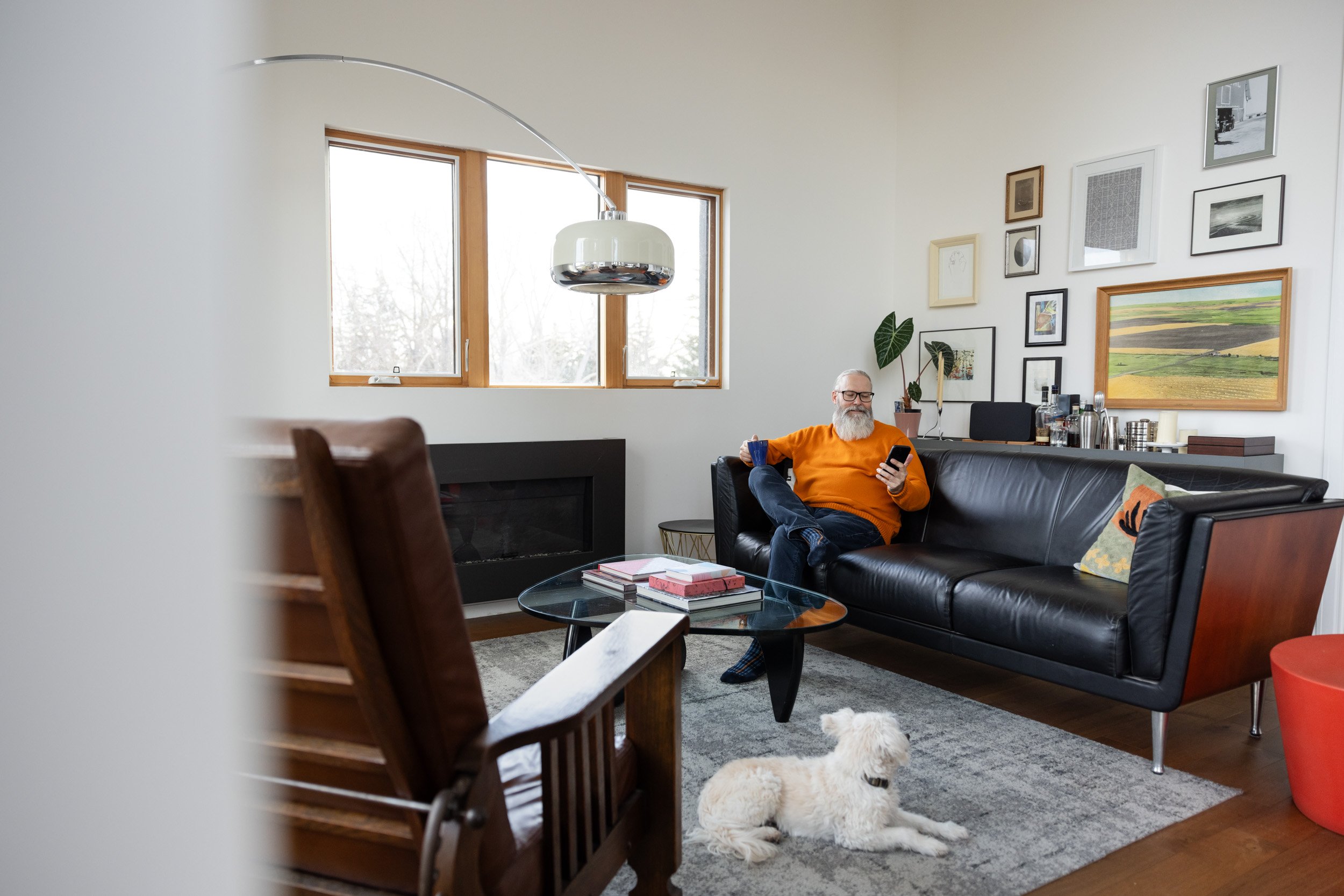 S012_ManAtHome-420_WEB.jpg