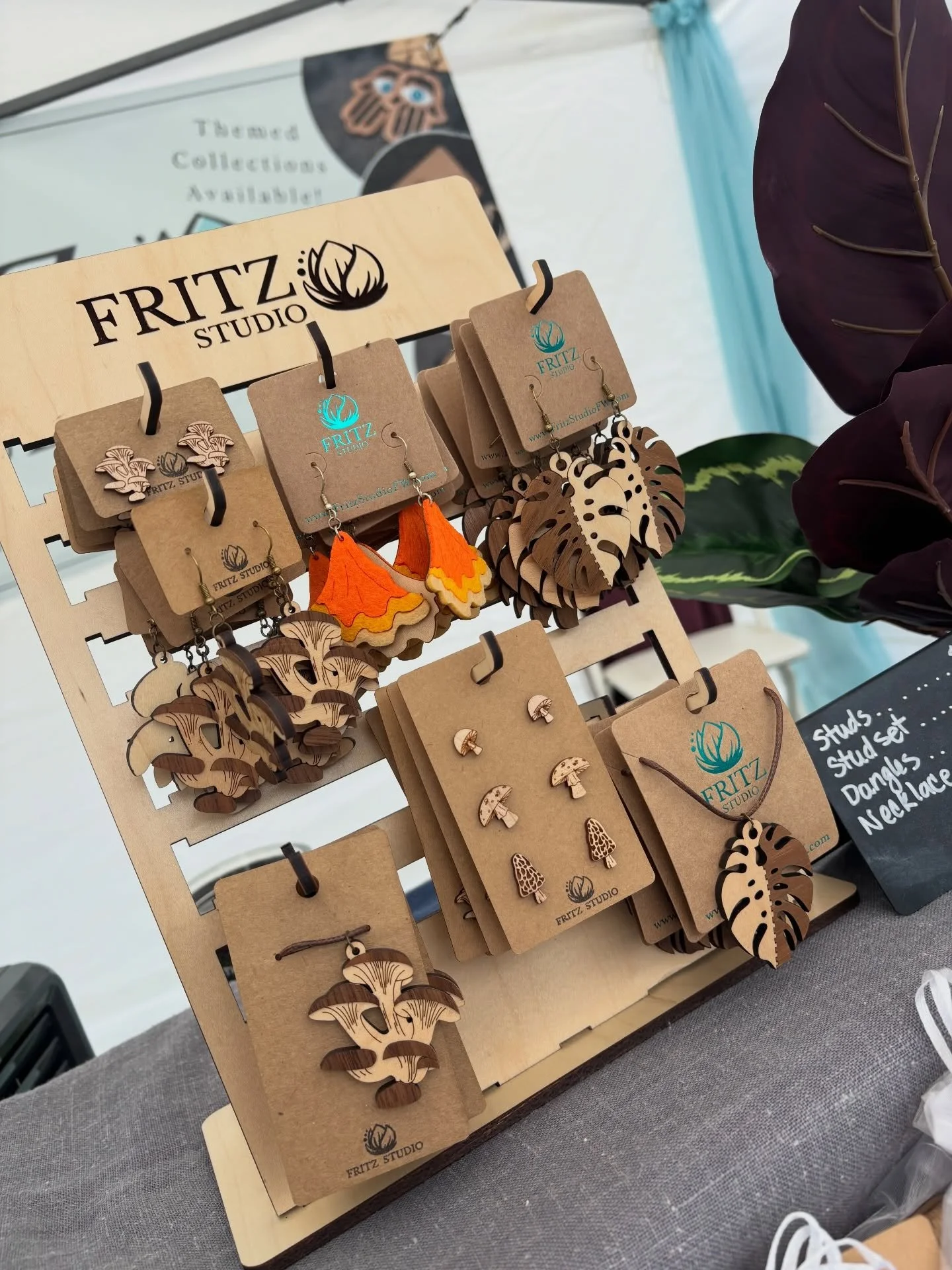 All set up and ready to go at the Mansfield Mushroom Festival 🍄🌿

Friday: Noon&ndash;6 PM
Saturday: 9 AM&ndash;5 PM
Sunday: 9 AM&ndash;5 PM
📍 Rockville, Indiana

Stop by and say hello &mdash; I&rsquo;d love to see you.

#MansfieldMushroomFestival 