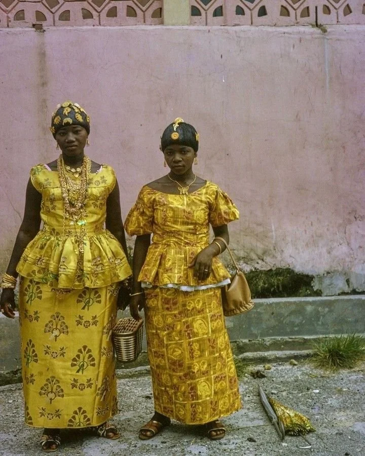 Portrait of Fante women wearing tekua, mbobɔho, and ntama, 1964. Photo by Roy Sieber.