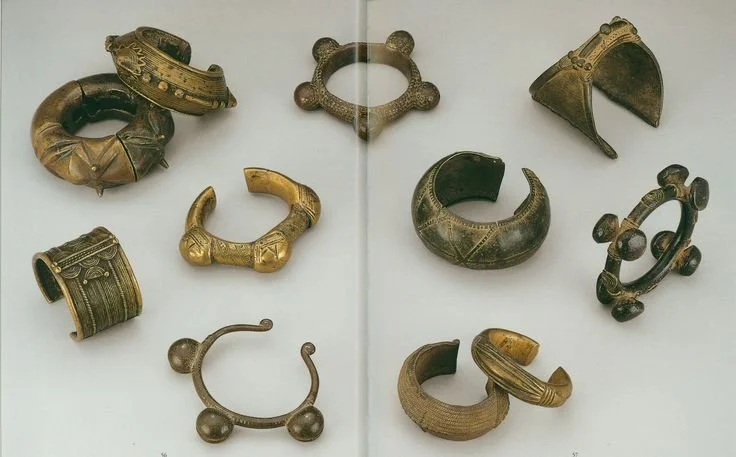 Dowry bracelets which are often made from bronze, brass, or copper alloys. They served as currency, dowry items, and status symbols for different ethnic groups such as the Frafra, Lobi, Gan, and Yoruba.