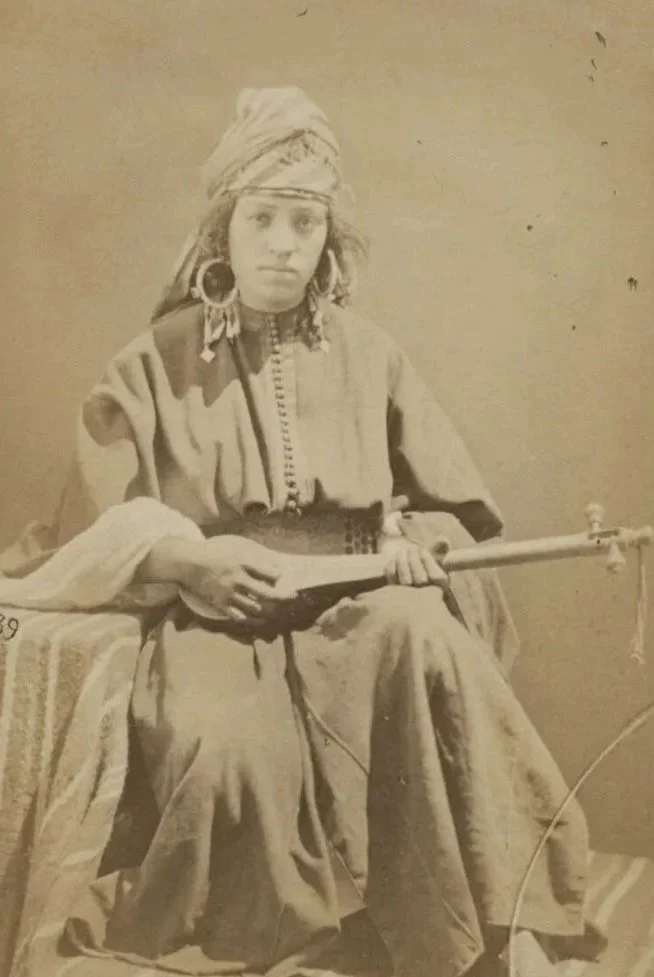 Algerian woman playing a lute instrument.