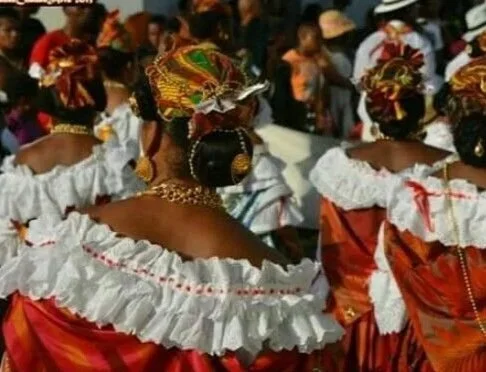 Women in the French Caribbean wearing madras headwraps and ruffled Creole dresses.