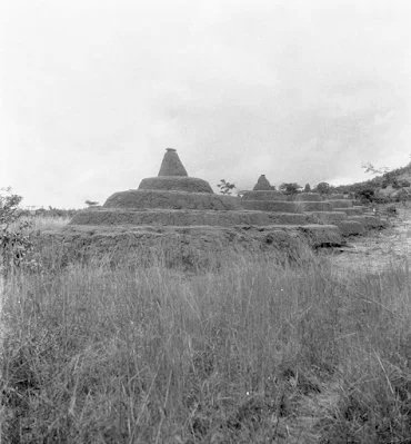 Ten Circular Structures at Ugwu Uto Nsude Nigeria. 1935 G.I Jones -Ukpuru blog