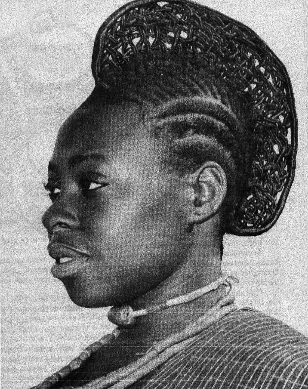 Hair threading in Nigeria. Sourced from Vintag.es.