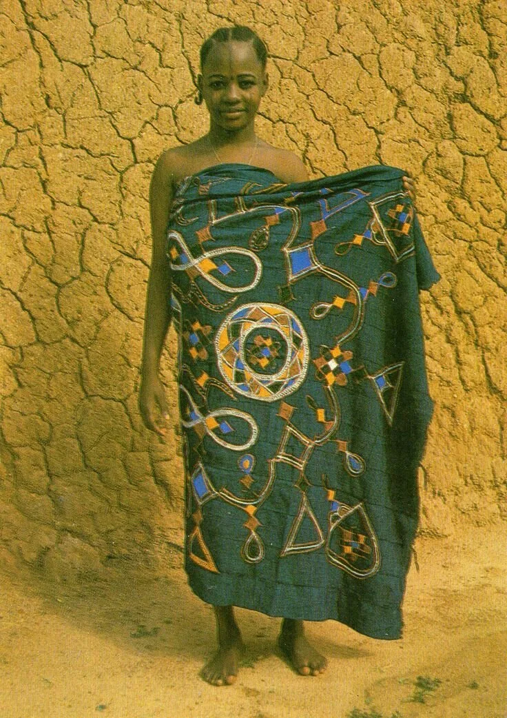 Hand-embroidered indigo cloth wrapper worn by a Hausa woman from Zaria, Nigeria.