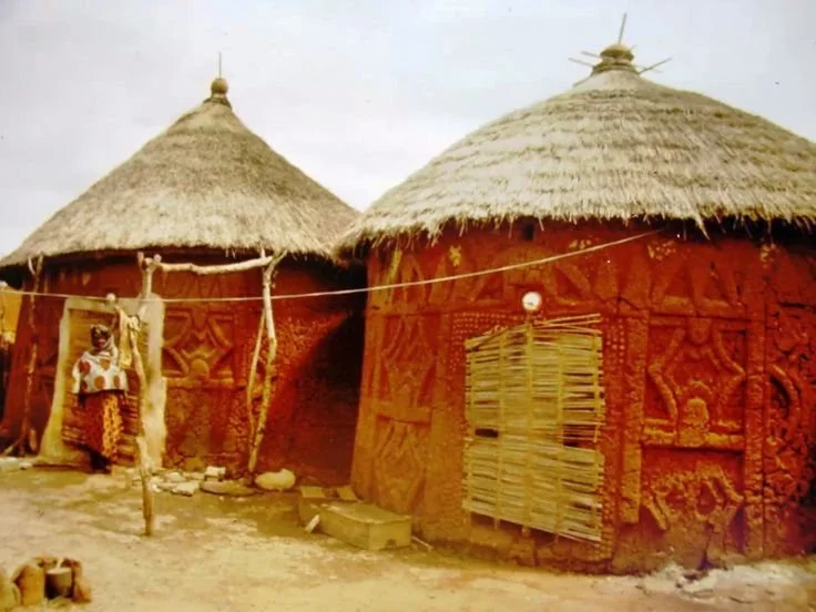 Nupe Architecture Traditional Nupe bas-relif decoration in Mud-compound, Dabba, Nupe land, Nigeria, 1975.