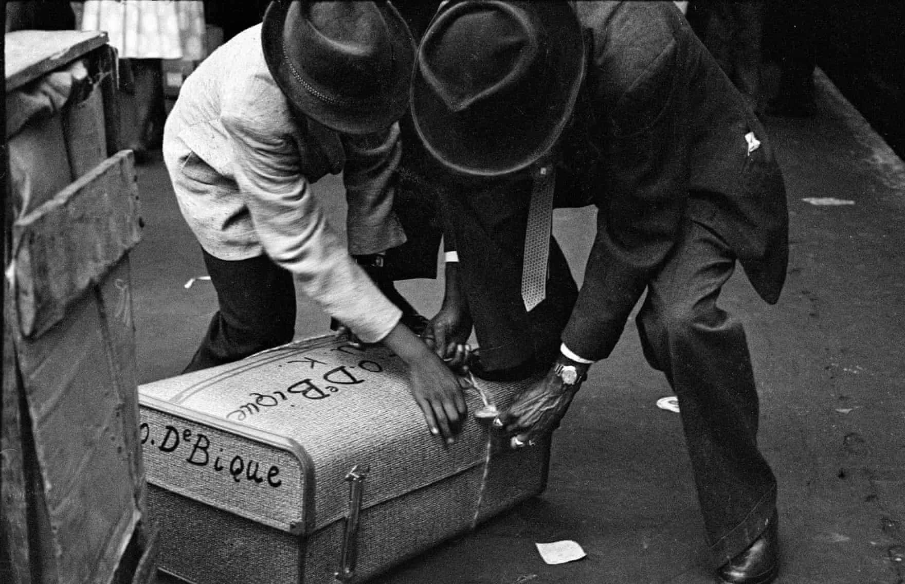 Grey, Howard. 2019. “The Last of the Windrush Arrivals in 1962 – in Pictures.” The Guardian, October 12.