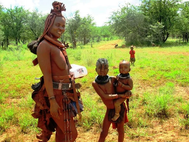 Himba woman with children. Image from Peter Schnurman via Trip Down Memory Lane blog.